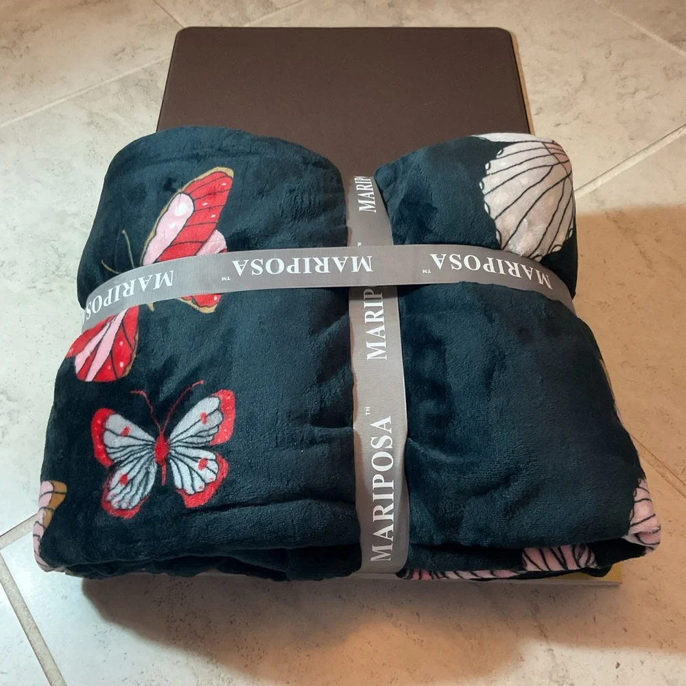 NWT Mariposa Black and Pink Butterfly Throw Queen Size, Flannel, super soft